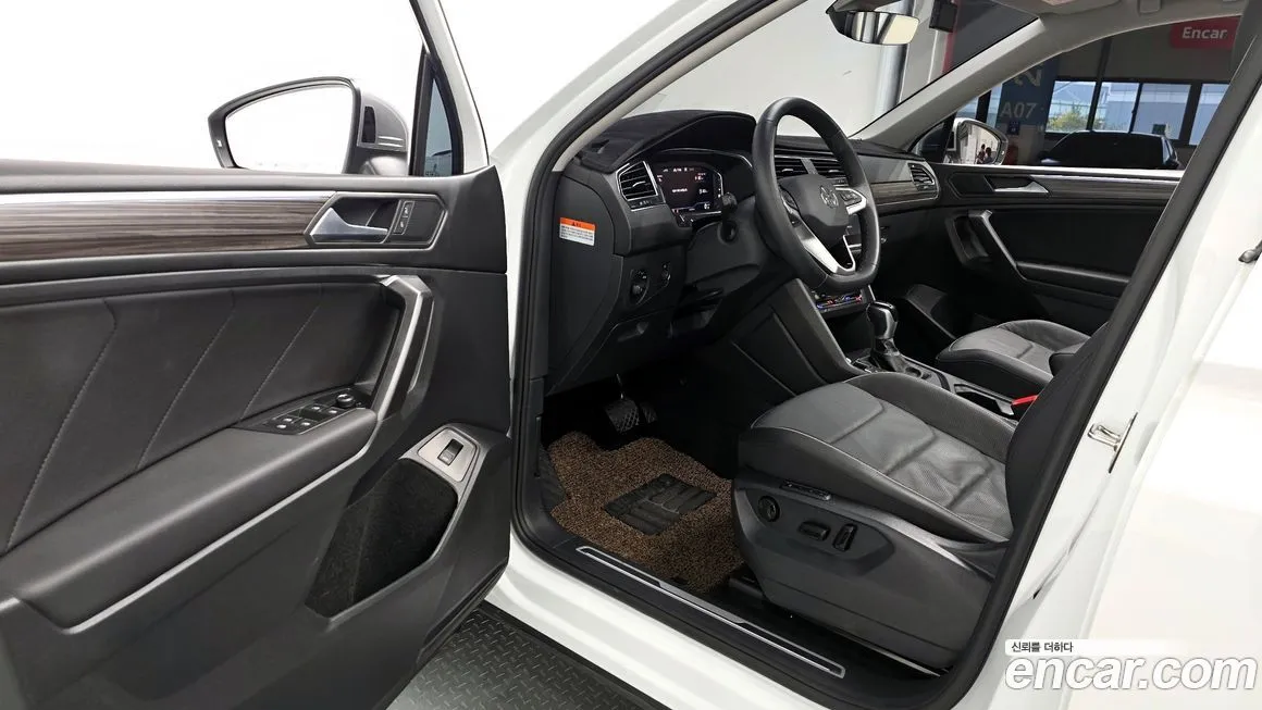 Volkswagen Tiguan — фото 10
