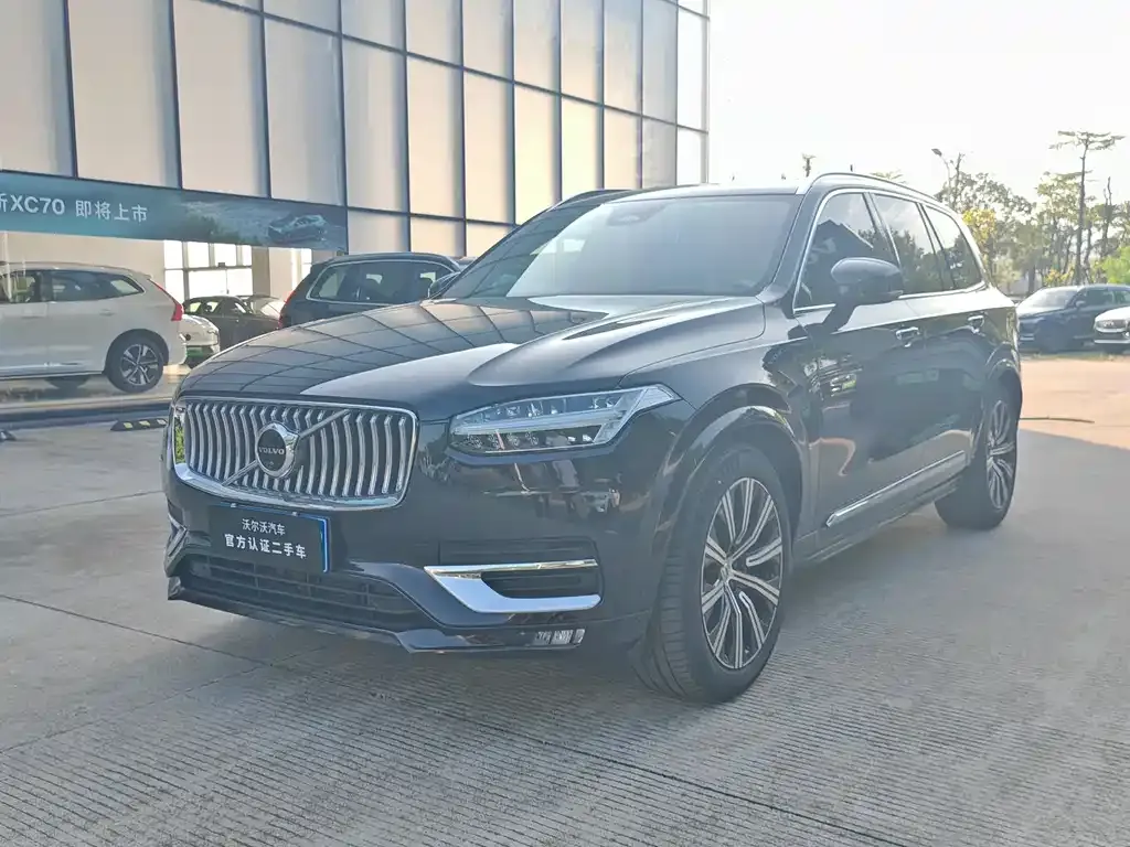 Volvo XC90 — фото 1