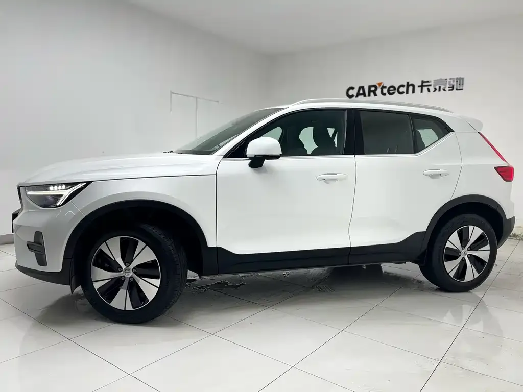 Volvo XC40 — фото 2