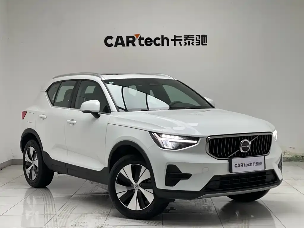 Volvo XC40 — фото 3