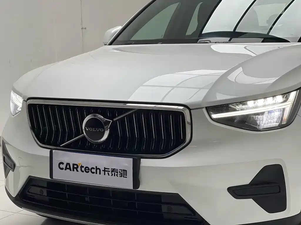 Volvo XC40 — фото 9