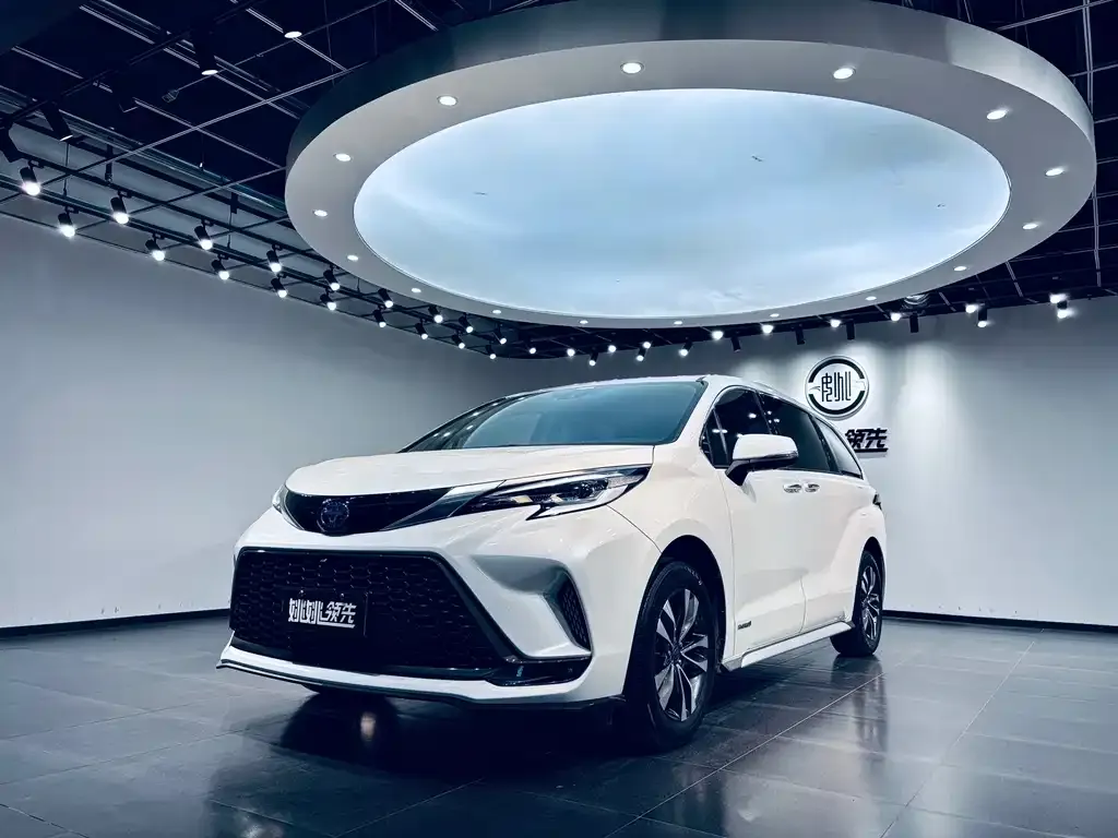 Toyota Granvia — фото 1