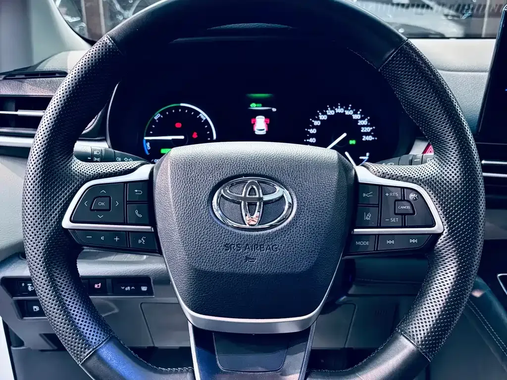 Toyota Granvia — фото 5
