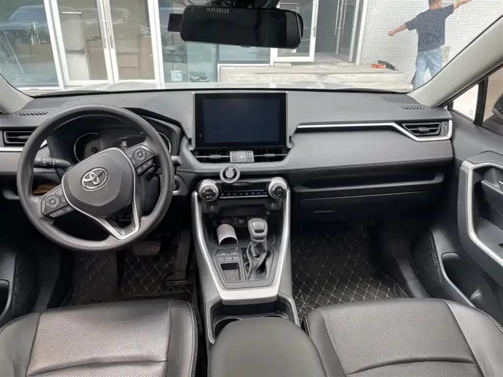 Toyota RAV4 — фото 6