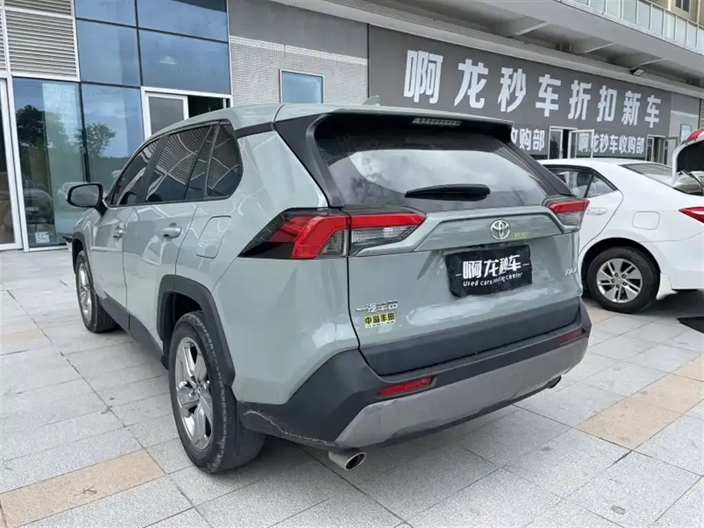 Toyota RAV4 — фото 9