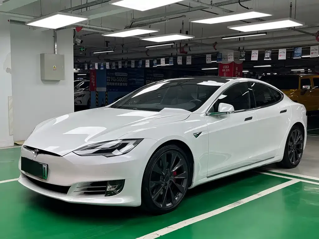 Tesla Model S — фото 1