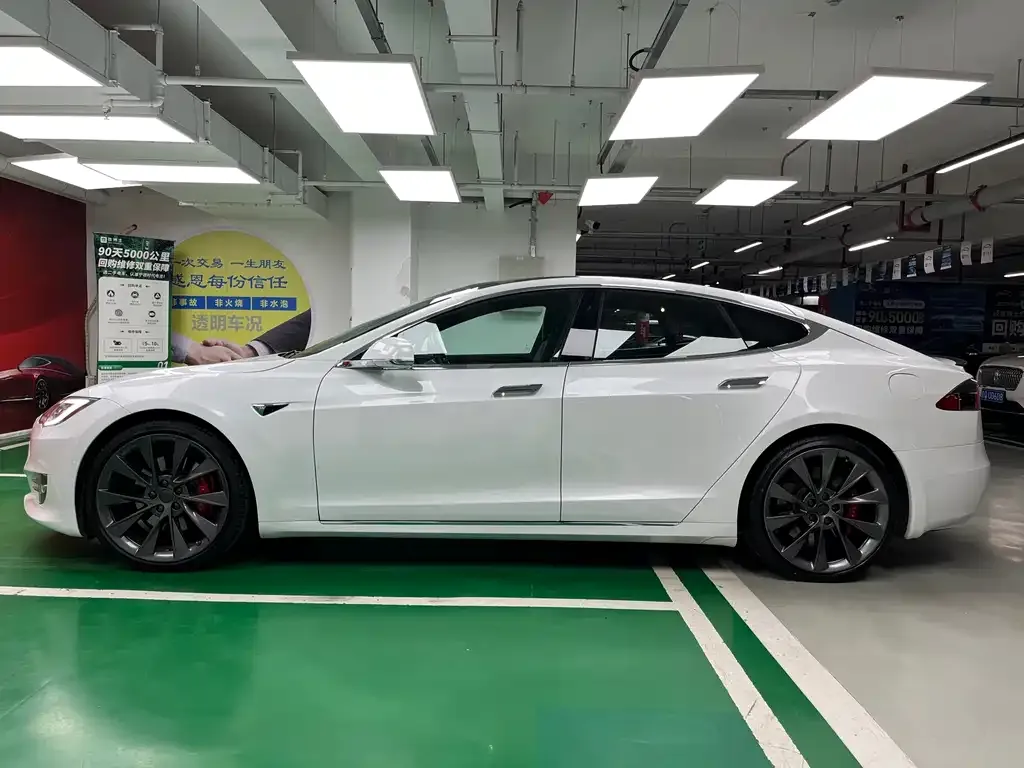 Tesla Model S — фото 4