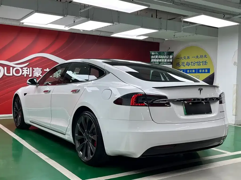 Tesla Model S — фото 5
