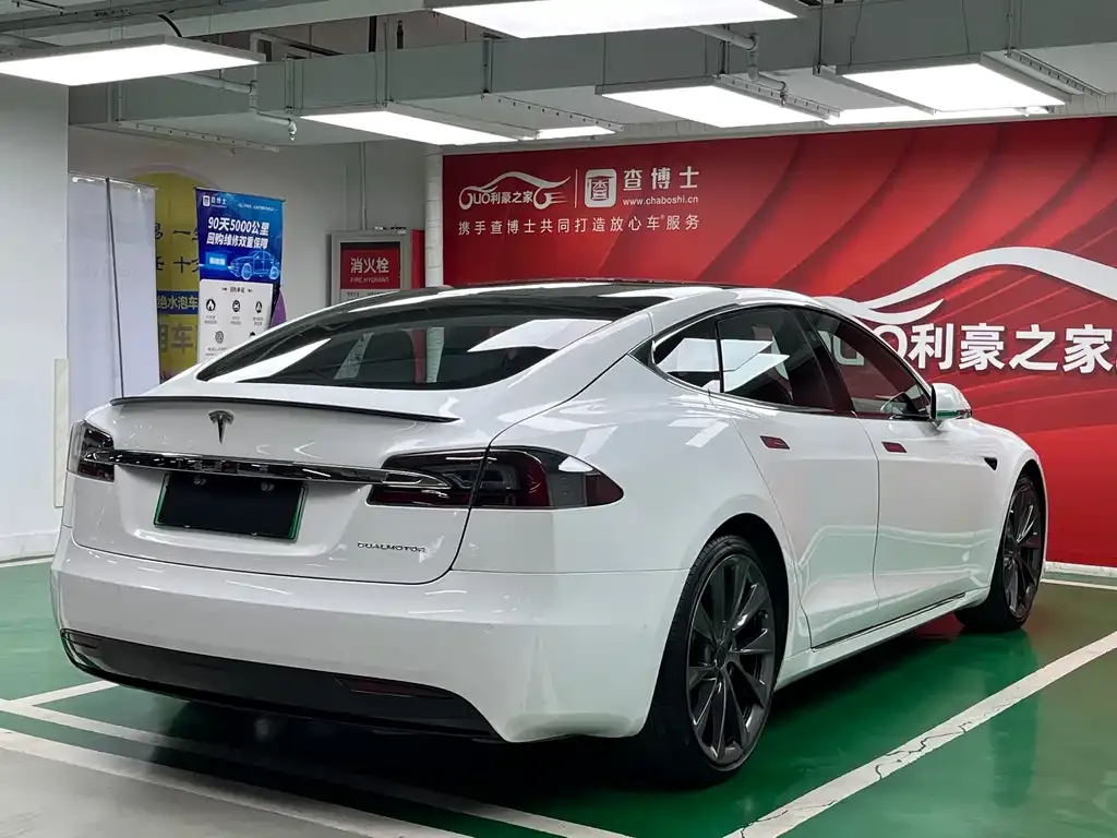Tesla Model S — фото 7