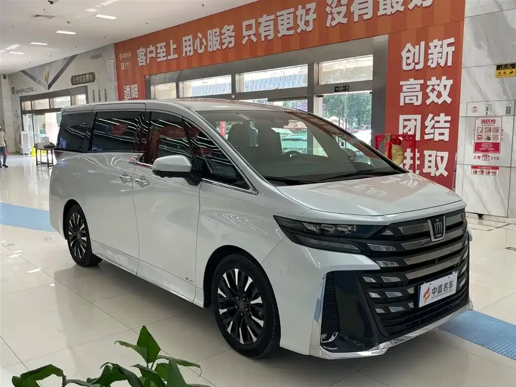 Toyota Vellfire — фото 3