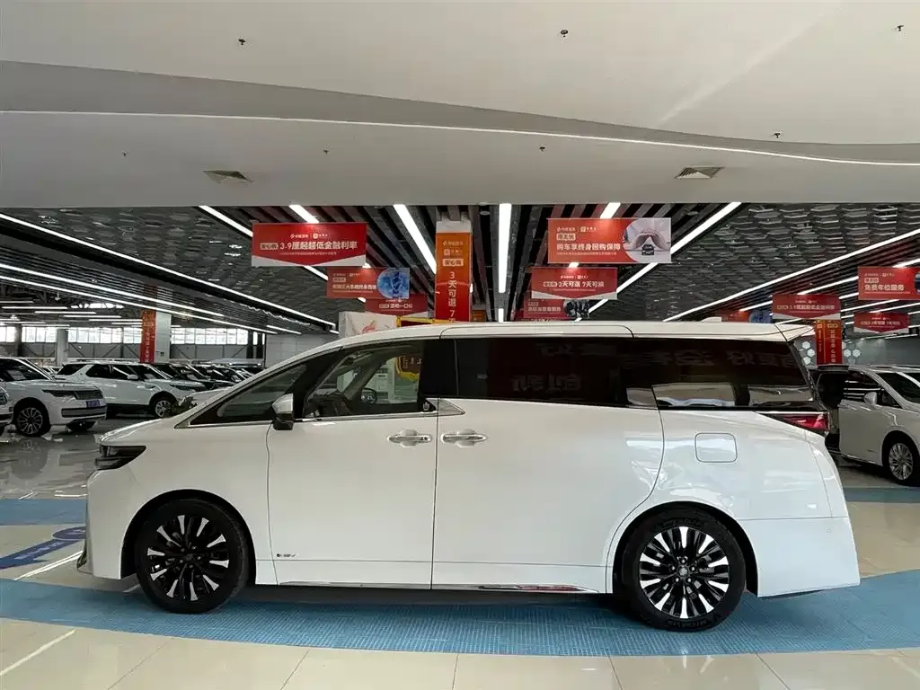 Toyota Vellfire — фото 4