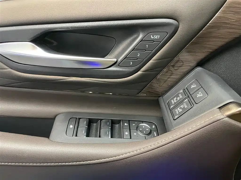 Toyota Vellfire — фото 8