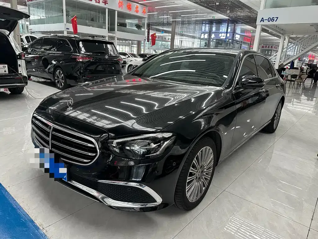 Mercedes-Benz E-Class — фото 1