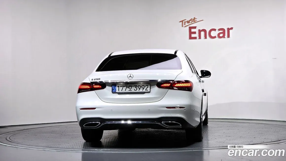 Mercedes-Benz E-Class — фото 4