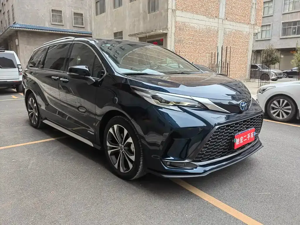 Toyota Granvia — фото 4