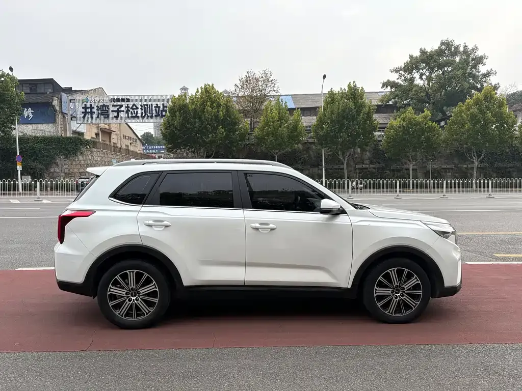 Kia Sportage — фото 8