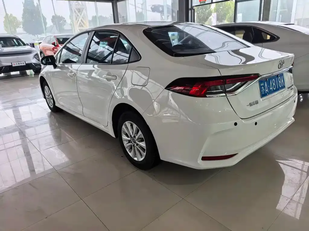 Toyota Corolla — фото 5