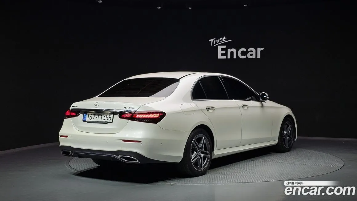 Mercedes-Benz E-Class — фото 2