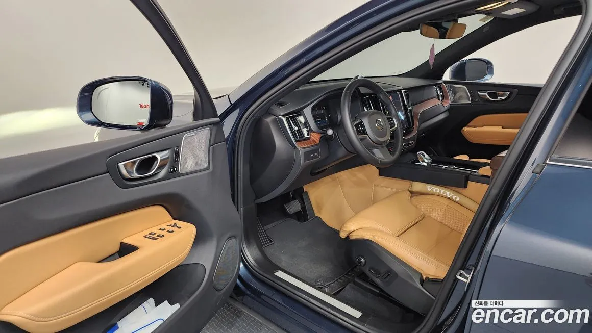 Volvo XC60 — фото 10