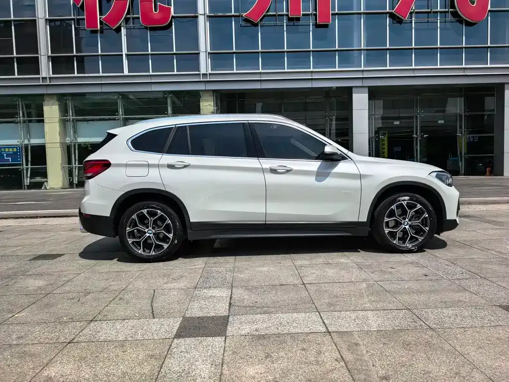 BMW X1 — фото 9