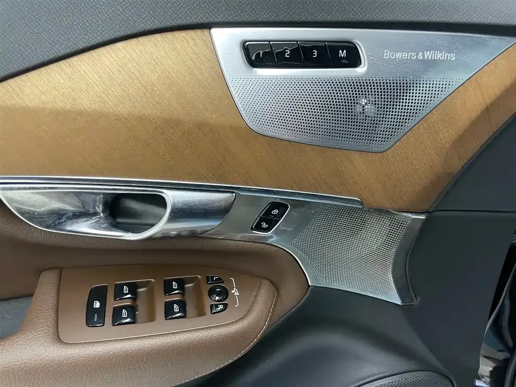 Volvo XC90 — фото 10