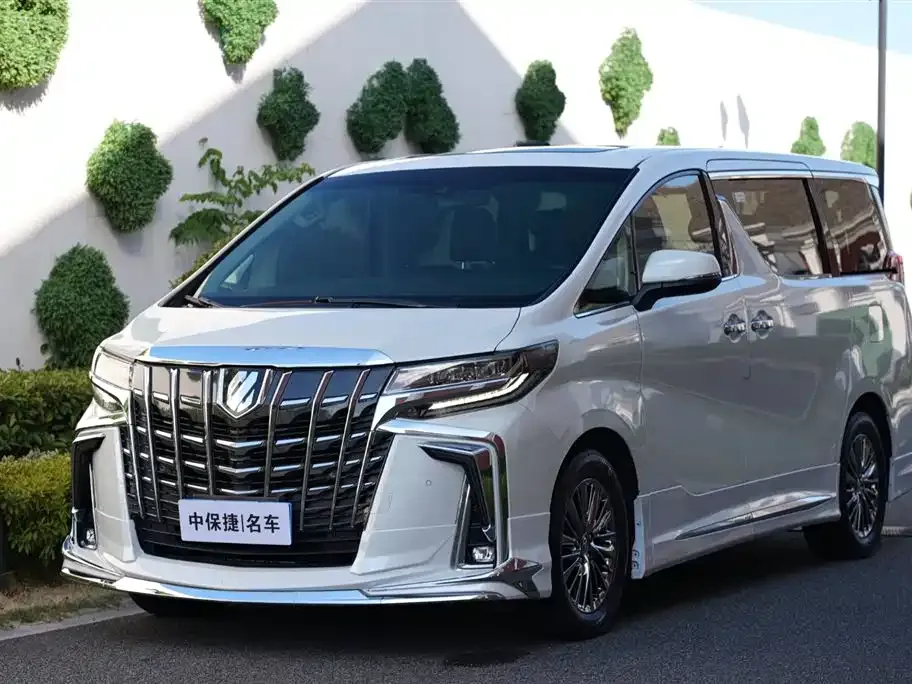 Toyota Vellfire — фото 1