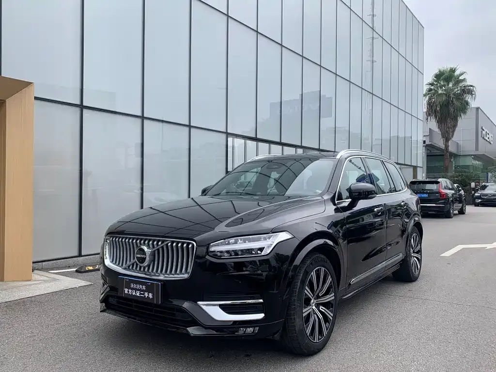 Volvo XC90 — фото 1