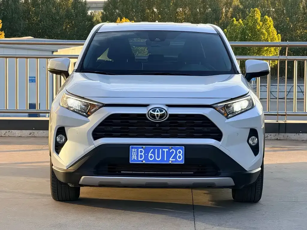 Toyota RAV4 — фото 2