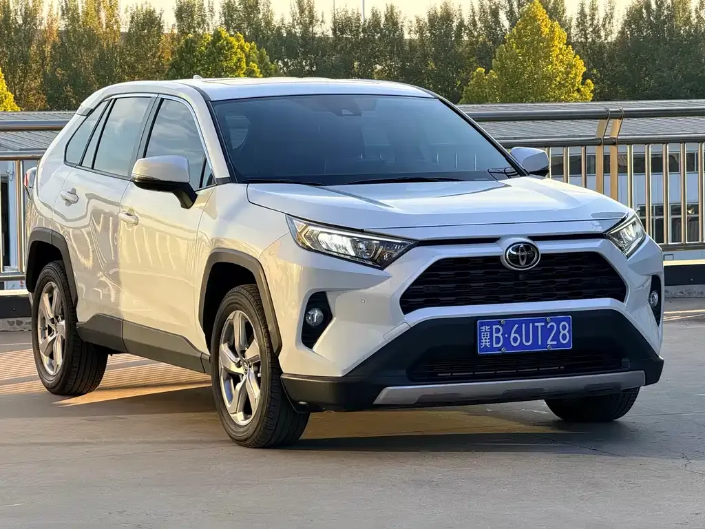 Toyota RAV4 — фото 3