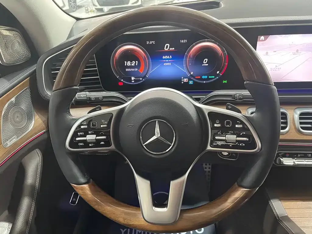 Mercedes-Benz GLS — фото 10