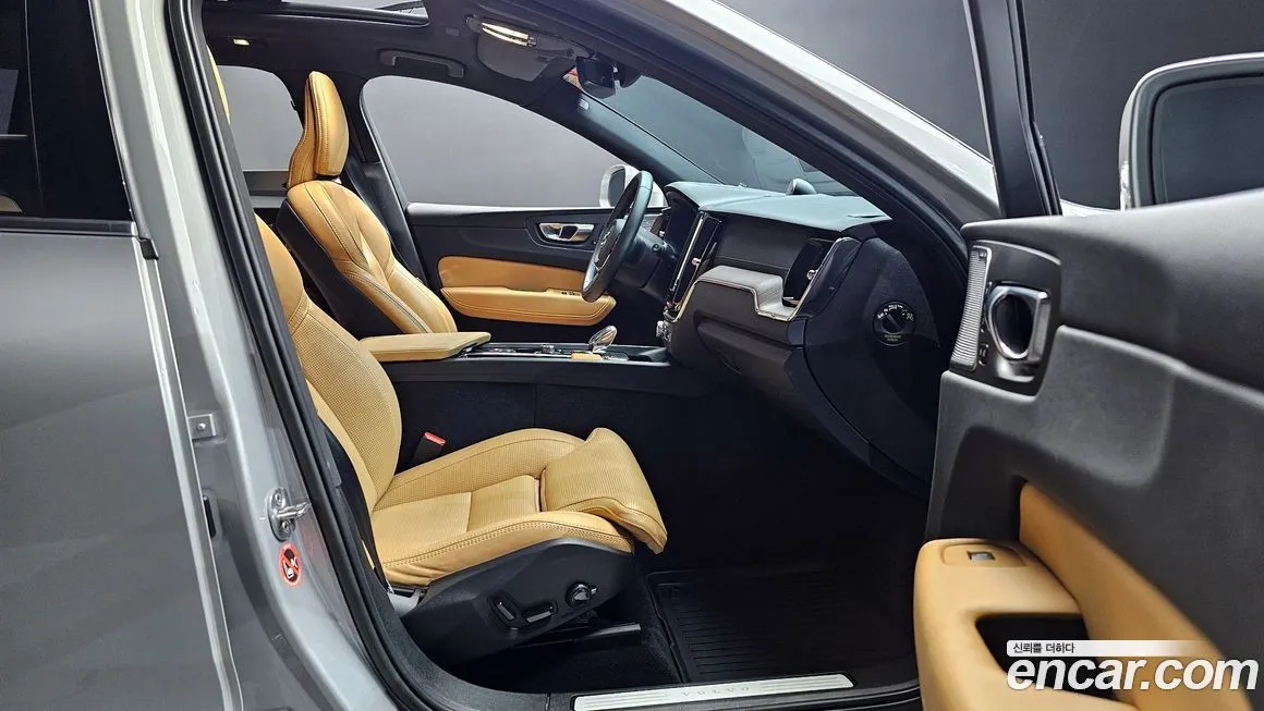 Volvo XC60 — фото 10