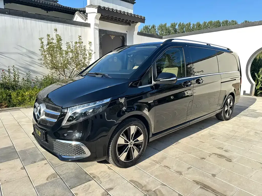 Mercedes-Benz V-Class — фото 1