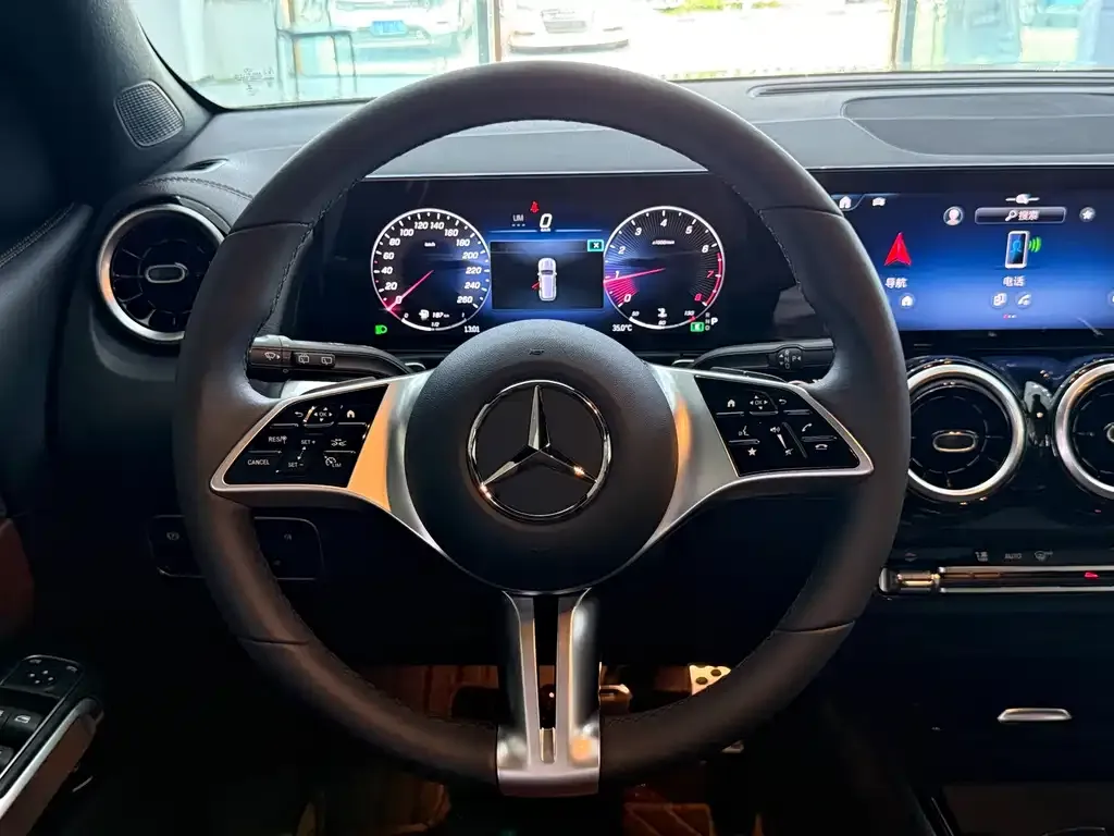 Mercedes-Benz GLB — фото 10