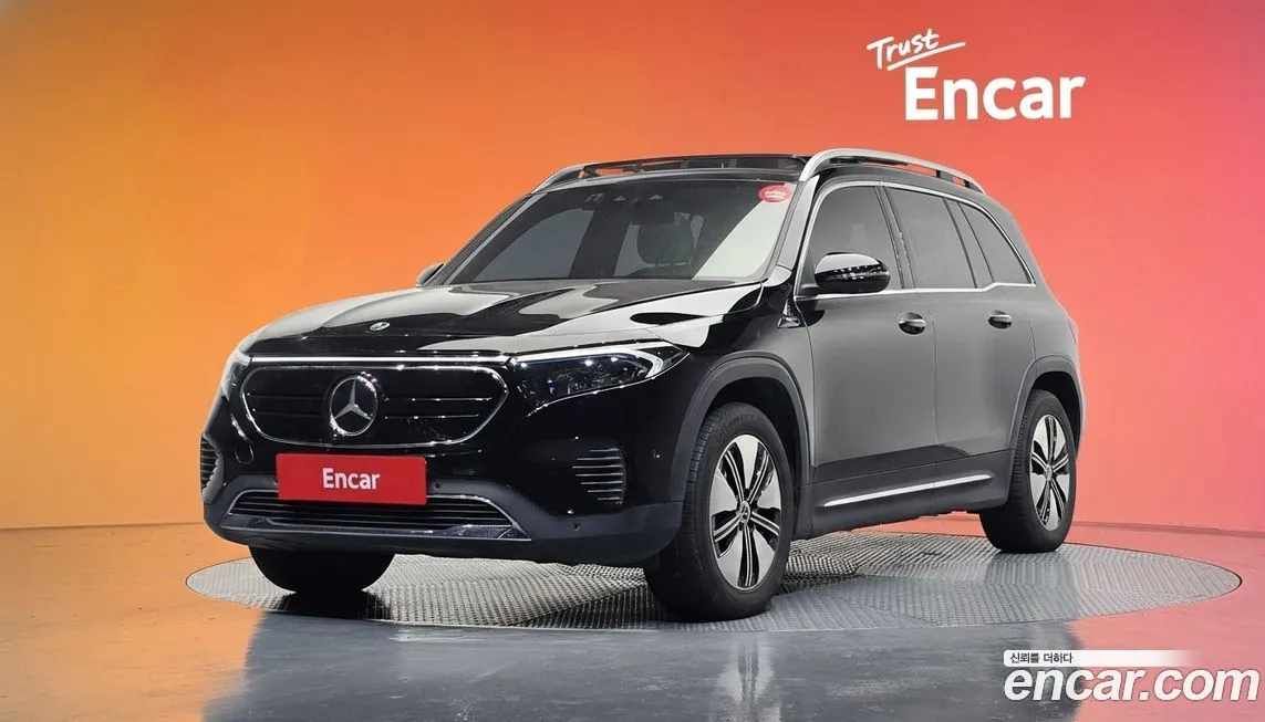 Mercedes-Benz EQB — фото 1
