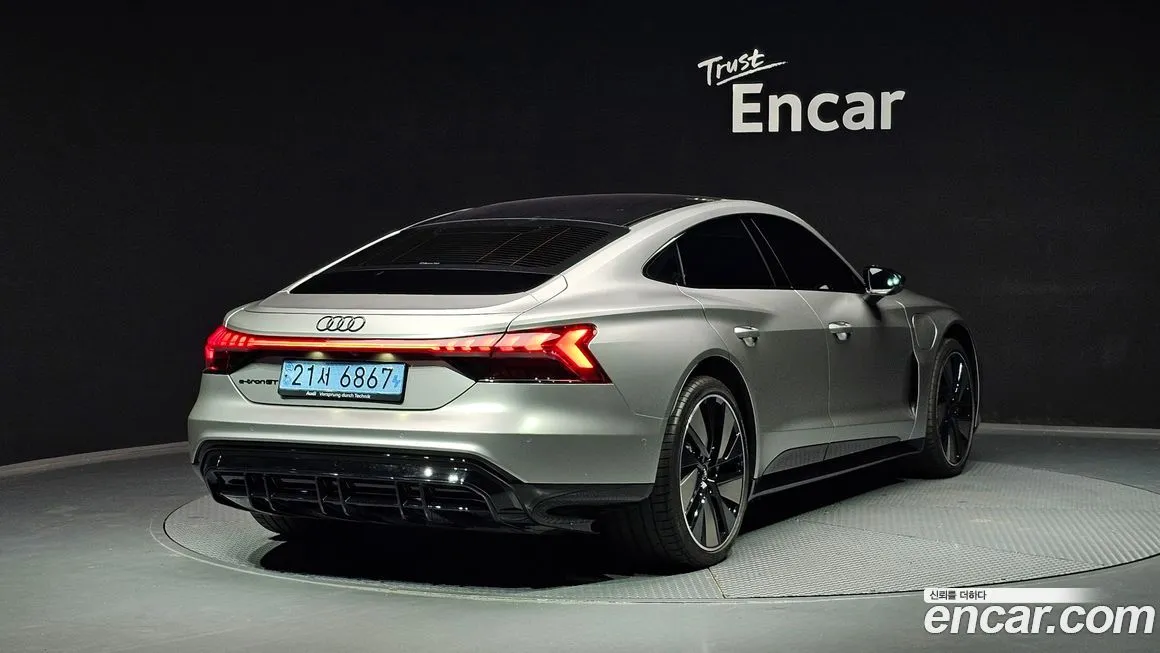 Audi e-tron GT — фото 2