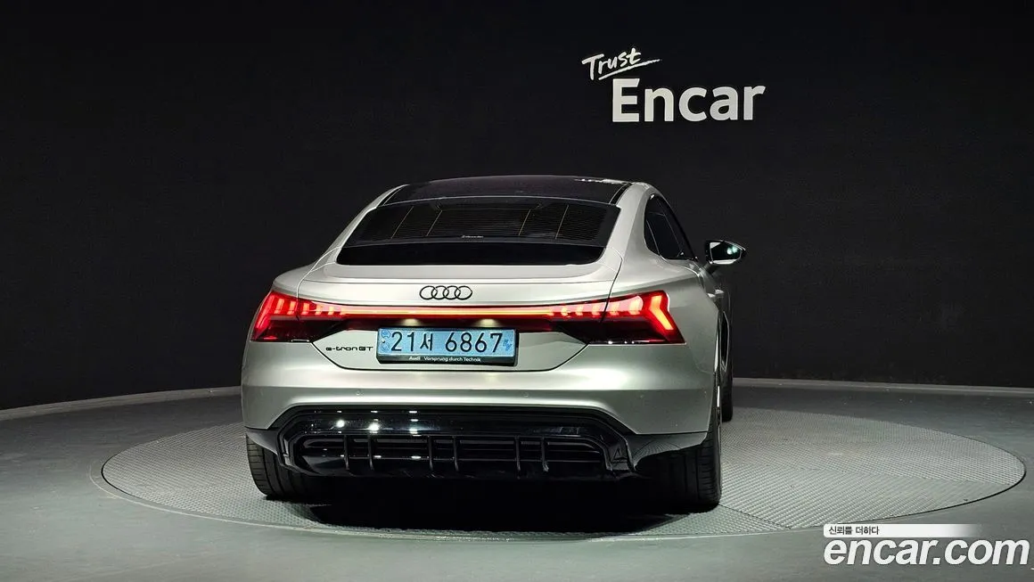 Audi e-tron GT — фото 4