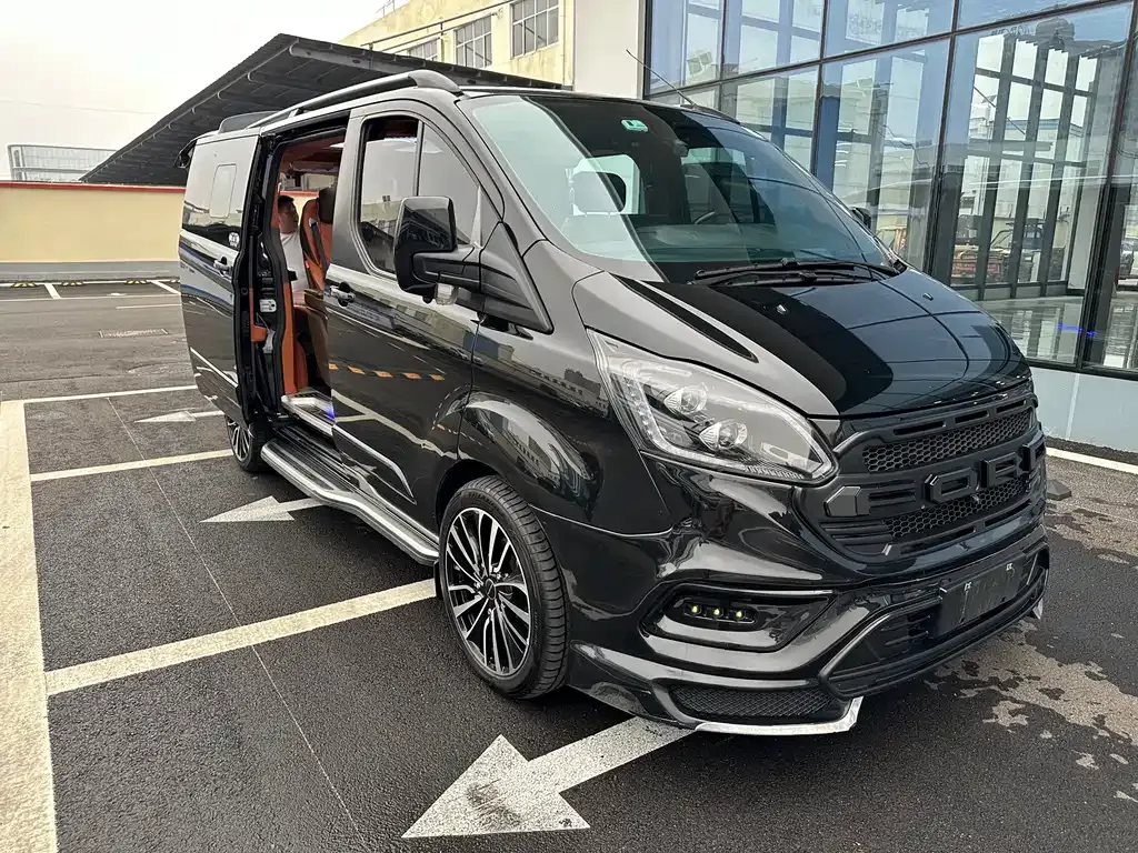 Ford Tourneo — фото 3