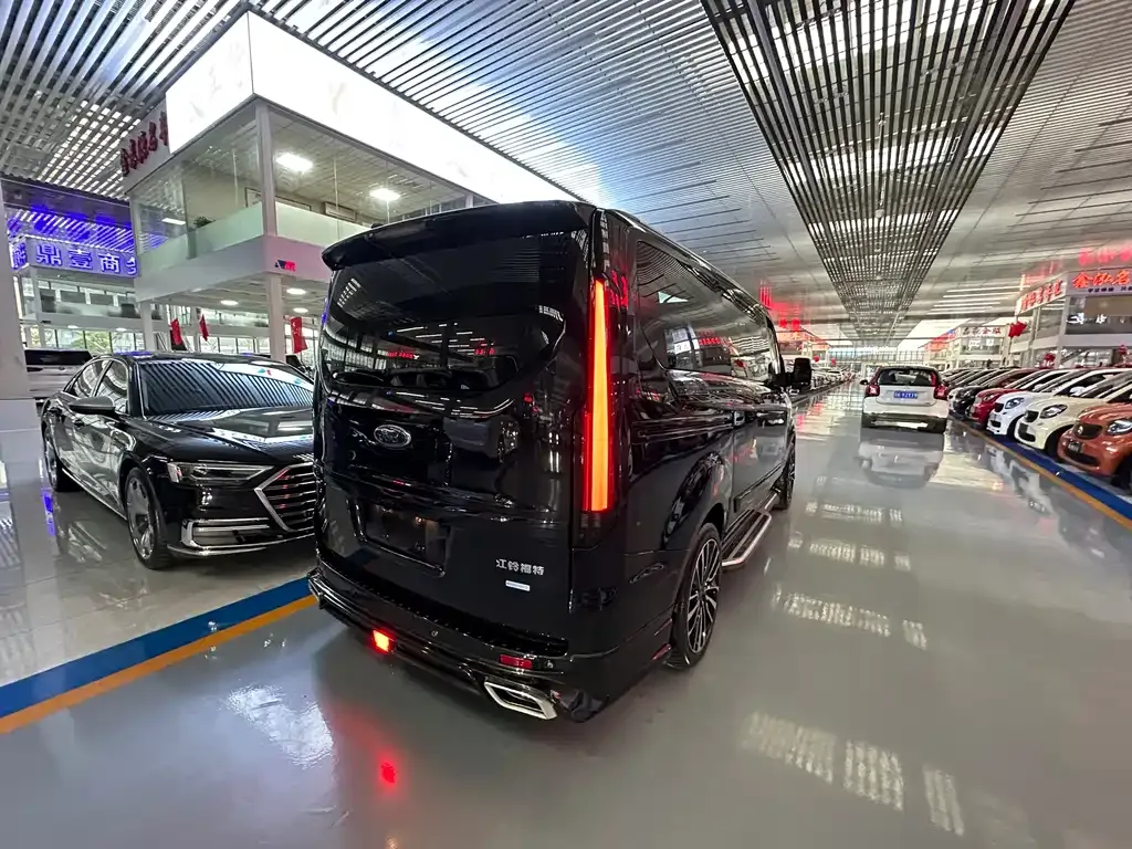 Ford Tourneo — фото 6
