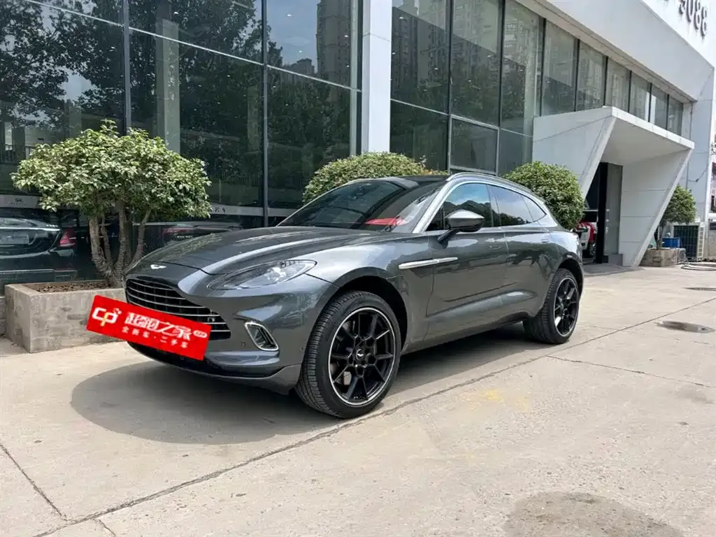 Aston Martin DBX — фото 1