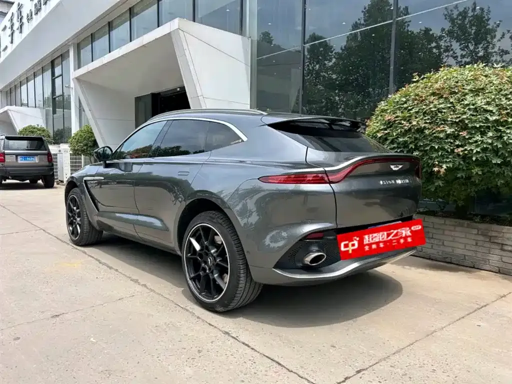 Aston Martin DBX — фото 2