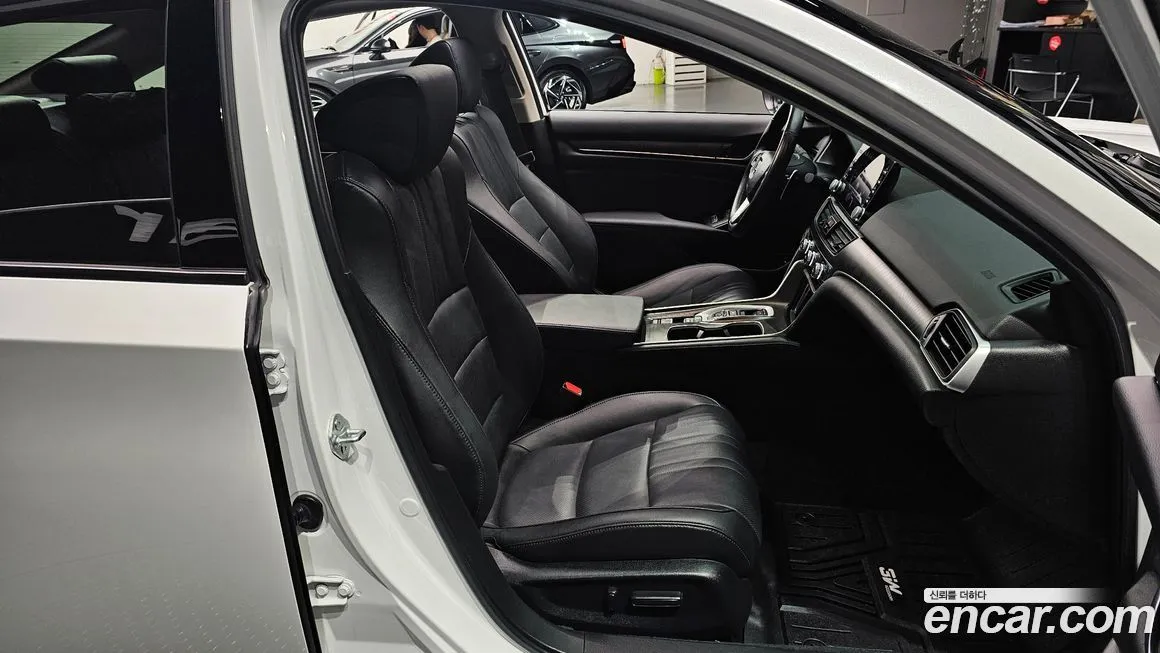 Honda Accord — фото 10