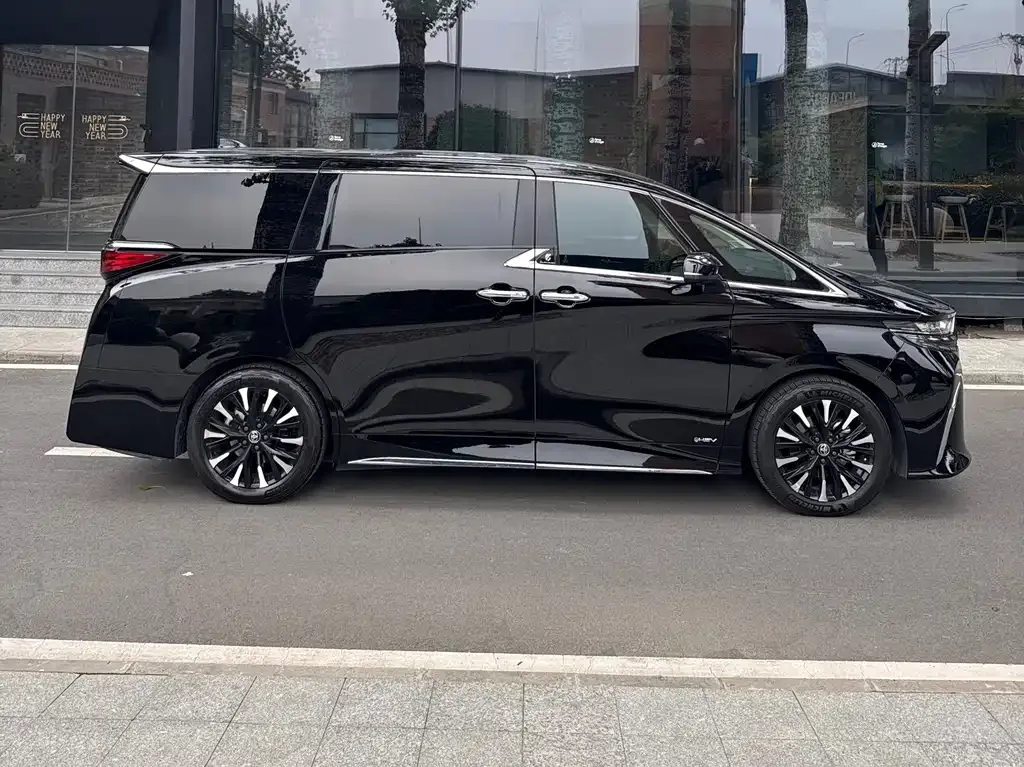 Toyota Alphard — фото 3