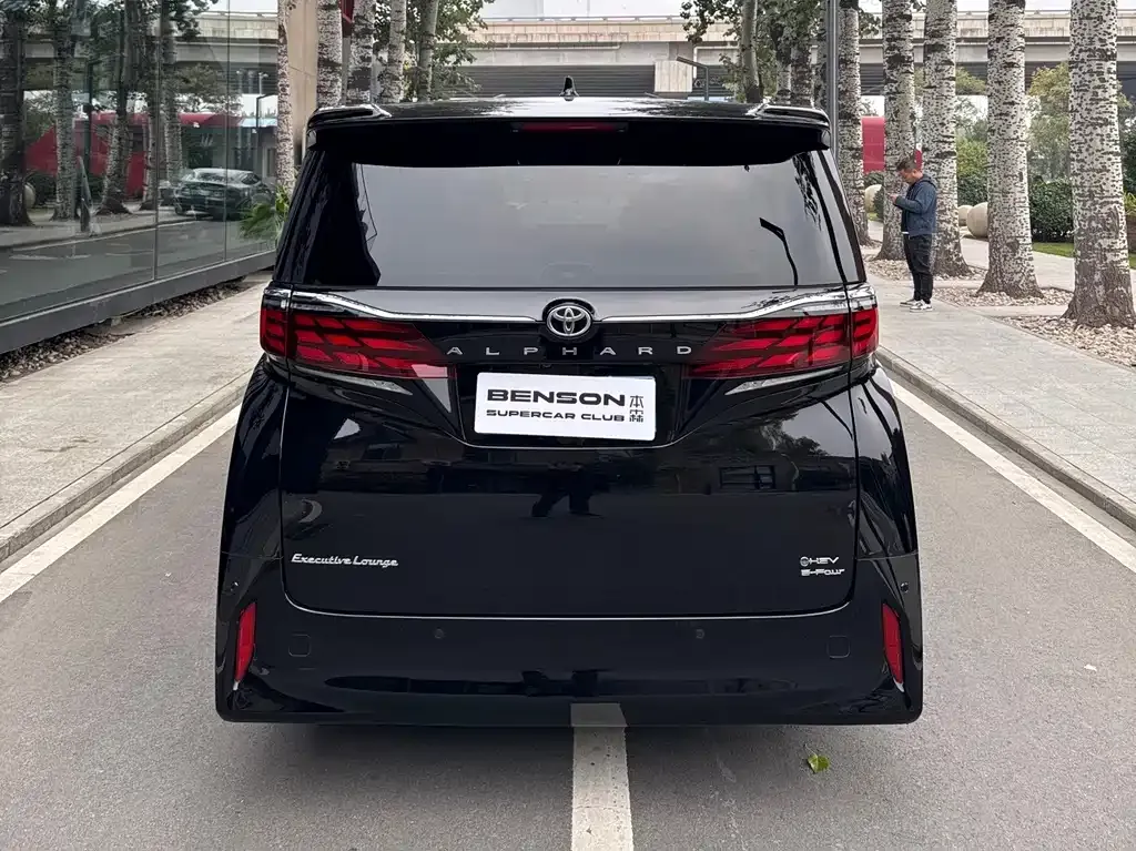 Toyota Alphard — фото 4
