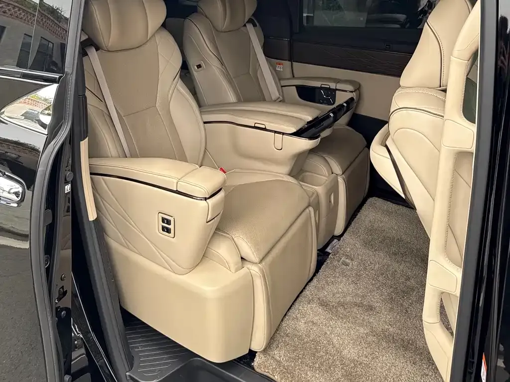 Toyota Alphard — фото 6