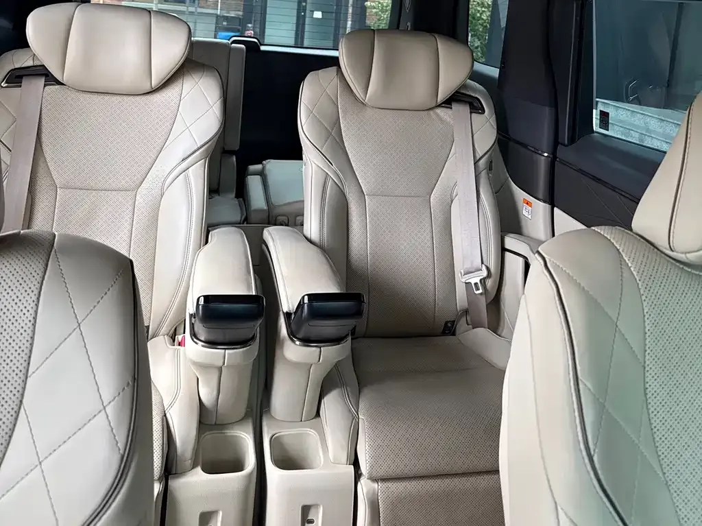 Toyota Alphard — фото 7