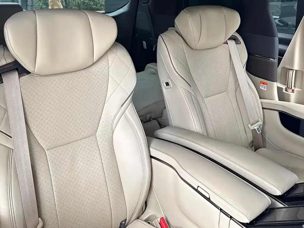 Toyota Alphard — фото 9