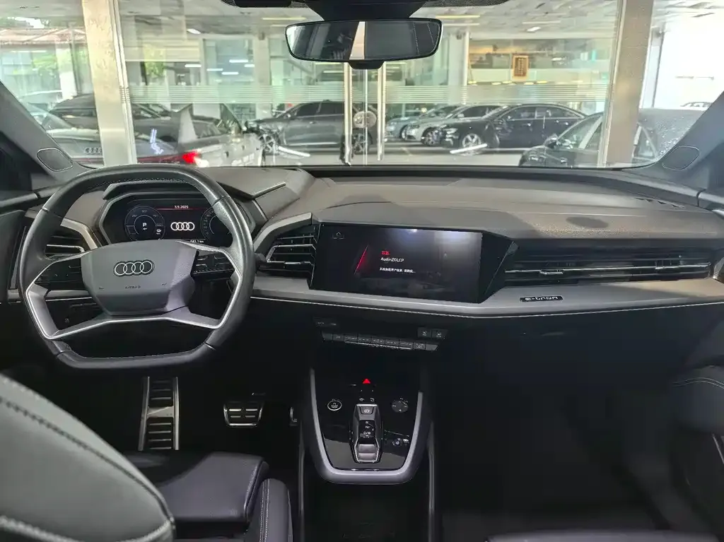 Audi Q5 e-tron — фото 9