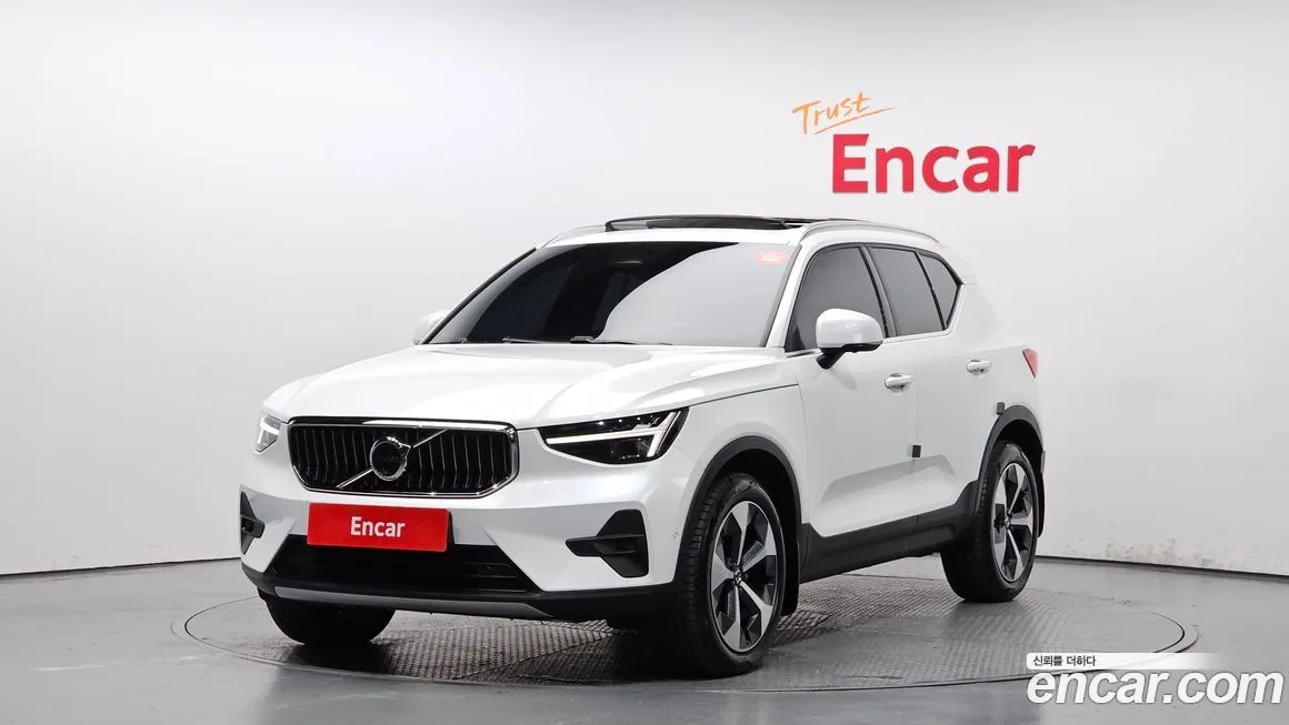 Volvo XC40 — фото 1