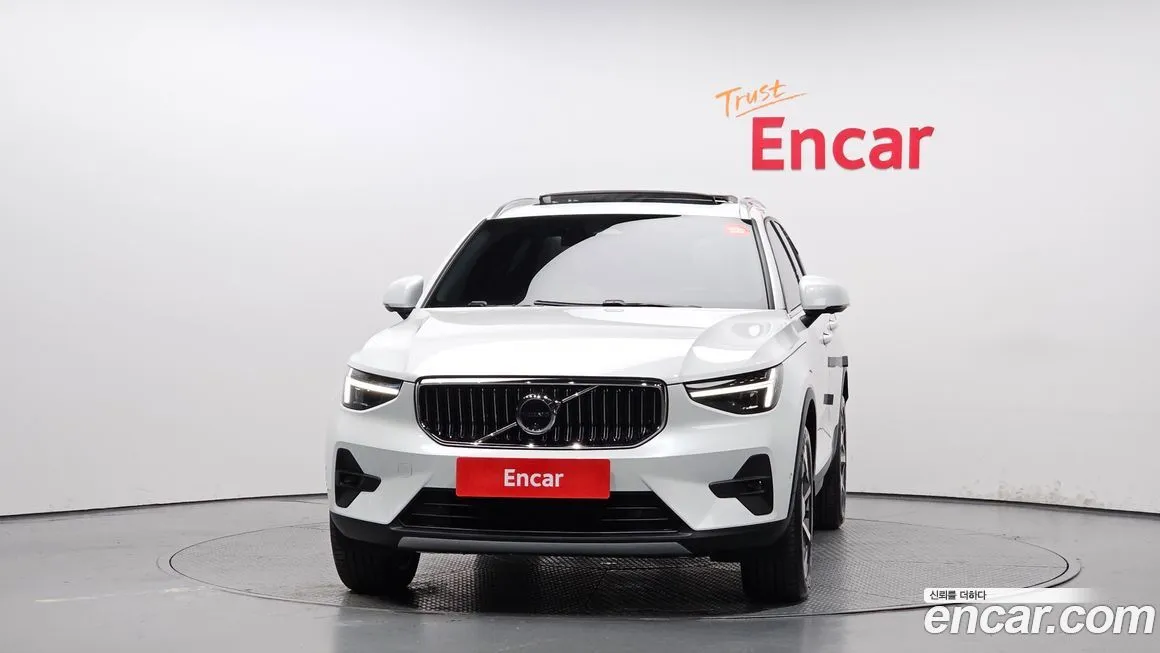 Volvo XC40 — фото 3