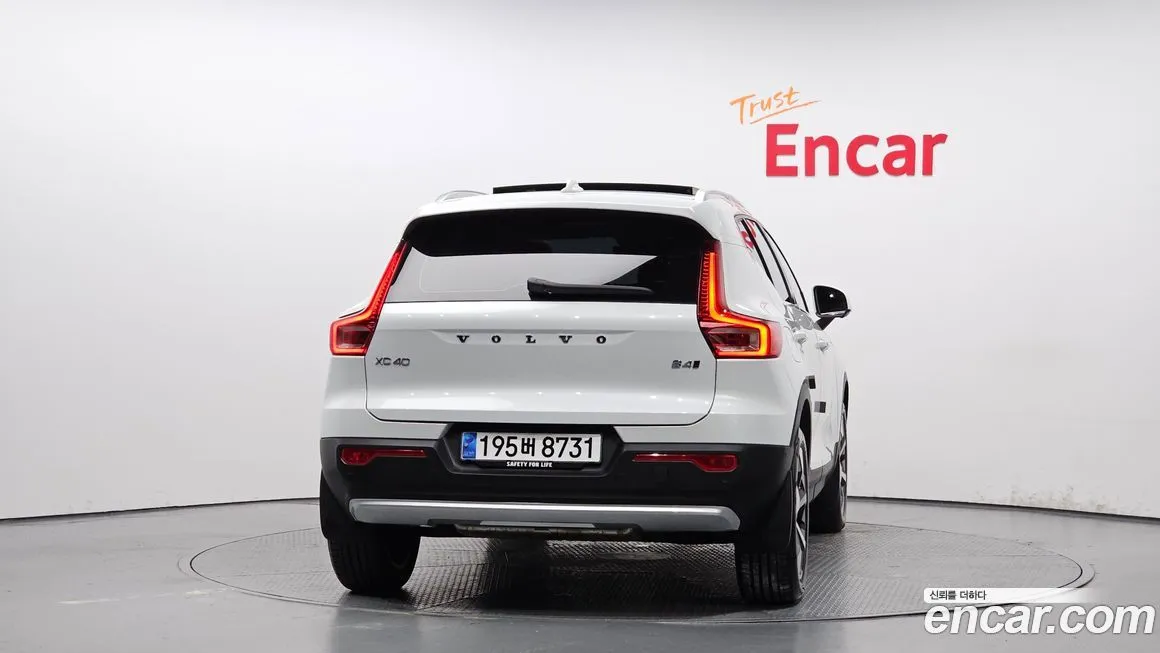 Volvo XC40 — фото 4